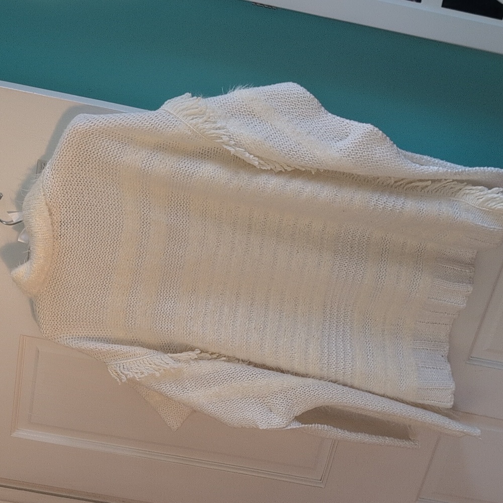 Woman's Sweater - Picture 8 of 11